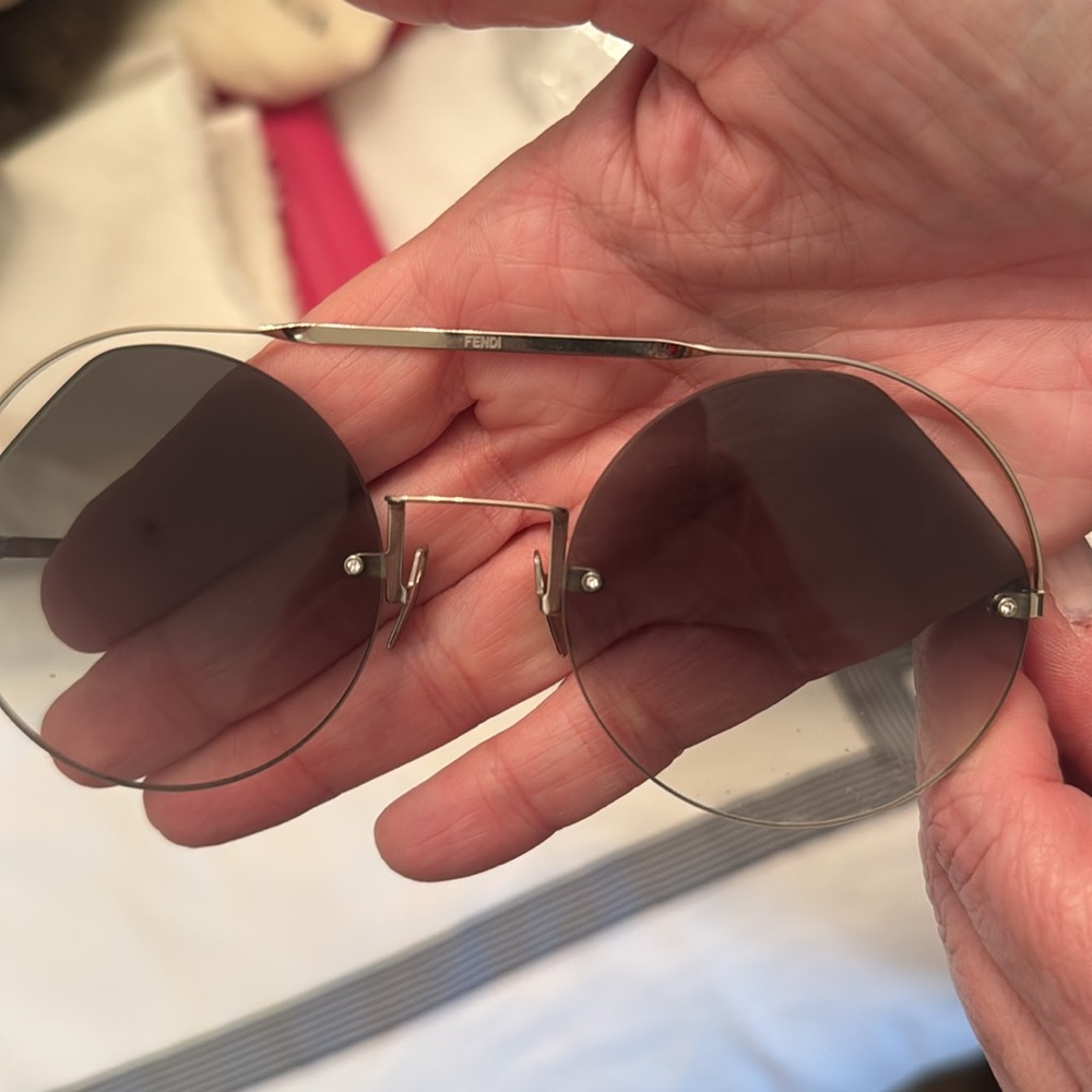 Fendi Sunglasses - Picture 4 of 4